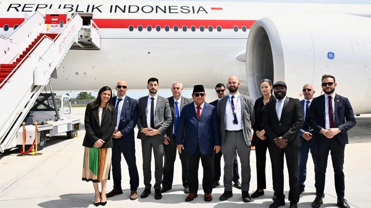 Persoalan Dalam Negeri Menumpuk, Prabowo Sibuk Keliling Dunia