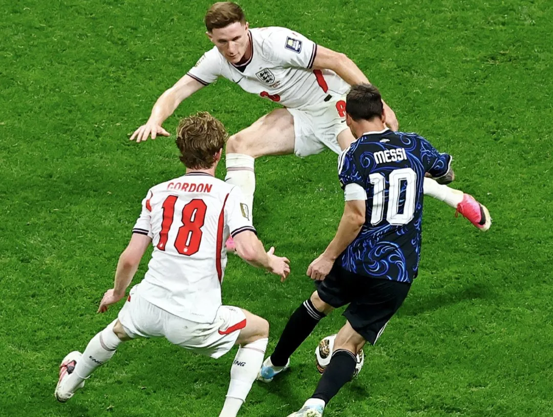 Hanya Butuh Beberapa Menit, Argentina Hancurkan Mimpi Inggris ke Final