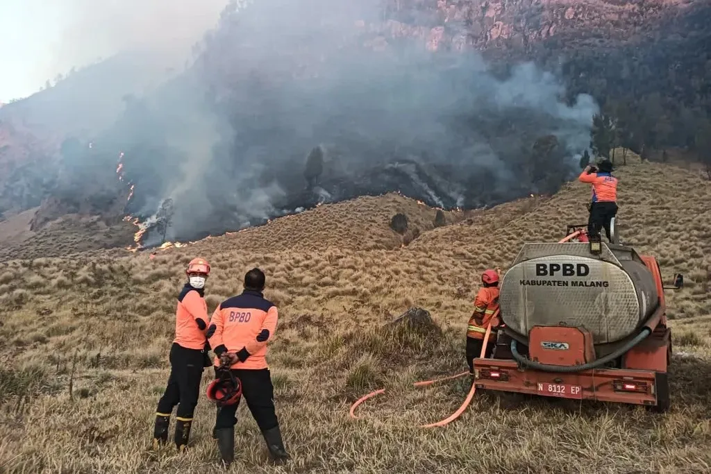 Kebakaran Meluas, Wisata Bromo Ditutup Total hingga Waktu yang Belum Ditentukan