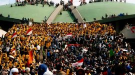 Demo Gedung DPR RI 19 Mei 1998. Potret kritik sejumlah ormas terhadap kinerja legislatif (Istimewa)