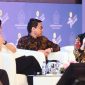 William Tanuwijaya, dalam sebuah momen perayaan hari Oeang ke-72 bersama Menkeu Sri Mulyani, dan sejumlah tokoh penting lainnya (Sumber: IG @liamtanu)