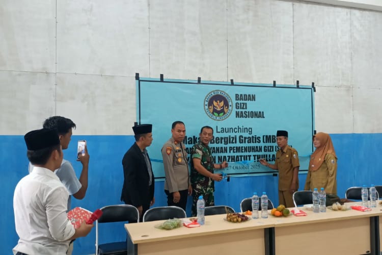 Launching Dapur MBG Yayasan Nazhatut Thullab Sampang (Foto: Zain/doc. estoria.id)