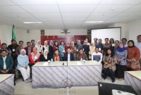 Rektor UNIBA Madura bersama peserta dari delapan perguruan tinggi mengikuti kegiatan Best Practice Implementasi SPMI Melalui Siklus PPEPP yang Efektif di Universitas Hayam Wuruk (UHW) Perbanas Surabaya, Senin (28/10/2025). (Foto: UNIBA Madura/Doc. Estoria)