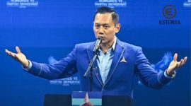 Ketua DPP Partai Demokrat, Agus Harimurti Yudhoyono, mengenakan jas biru tengah berpidato di podium saat agenda Kongres VI Partai Demokrat (Istimewa)