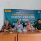 Sejumlah Narasumber Program Pengabdian Masyarakat FIB UI 2025 di Menara Samawa, Pondok Kelapa, Jakarta Timur. Dari Kiri: Dr. Abdurakhman, S.S., M.Hum. (ketua tim Pengmas UI), Bapak Fikri (Ketua RT), Dr. Dyah Nurwidyaningrum, S.T., M.M., M.Ars. (Penyaji 1), dan Bobby Putra Setiawan (Penyaji 2). (Foto: A'yat Khalili/Doc. Estoria)