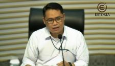 Plt Deputi Penindakan KPK, Asep Guntur Rahayu, saat Konferensi Pers Penetapan 2 Tersangka Kasus Korupsi CSR BI dan OJK, 8 Agustus 2025