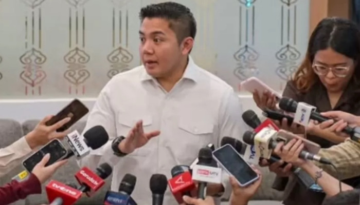 JUMPA PERS. Teddy Indra Wijaya memberikan keterangan pers di Kompleks Istana Kepresidenan, Jakarta, Selasa (3/2/2026). (istimewa/redaksi/estoria)