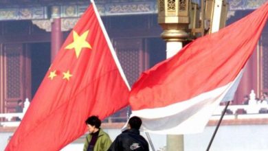 SIMBOLIS. Bendera China dan Indonesia berkibar berdampingan sebagai simbol hubungan dan kerja sama kedua negara. (istimewa/redaksi/estoria)