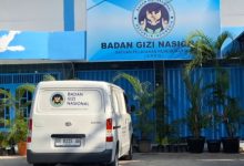 TERPARKIR. Kendaraan operasional terparkir di depan kantor BGN sebagai bagian dukungan distribusi program MBG. (istimewa/redaksi/estoria)