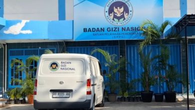 TERPARKIR. Kendaraan operasional terparkir di depan kantor BGN sebagai bagian dukungan distribusi program MBG. (istimewa/redaksi/estoria)