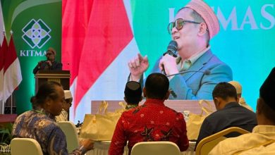 ACARA. Haji Khairul Umam atau Haji Her, CEO Bawang Mas Grup saat menyampaikan pandangannya dalam sebuah forum diskusi. (istimewa/redaksi/estoria)