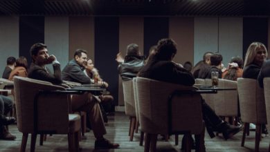 Ilustrasi Rapat. Cover artikel: Politik Tak Bisa Dihindari Bahkan Saat Kita Memilih Diam