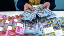 Ilustrasi penukaran mata rupiah dan dolar. (Sumber Foto: Istimewa)