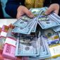 Ilustrasi penukaran mata rupiah dan dolar. (Sumber Foto: Istimewa)