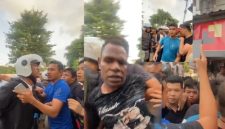 Potret sejumlah oknum yang diduga TNI usai kericuhan di Warung Madura Kemayoran Jakarta. (Sumber Foto: Istimewa)
