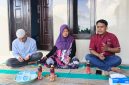 Kuasa hukum korban, Bayu Eka Prasetya saat bersama korban. (Sumber Foto: Estoria)