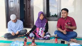 Kuasa hukum korban, Bayu Eka Prasetya saat bersama korban. (Sumber Foto: Estoria)