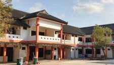 Potret Gedung SKB (Sanggar Kegiatan Belajar) Batuan, atau secara resmi SKB Kabupaten Sumenep yang dijadikan Sekolah Rakyat sementara, yang terletak di Jl. Raya Lenteng, Desa Batuan, Kecamatan Batuan, Kabupaten Sumenep. (Sumber Foto: Istimewa)