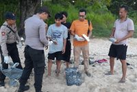Potret 27,83 kilogram (kg) barang yang diduga narkotika jenis kokain ditemukan di pesisir Pantai Pasir Putih Kahuripan, Desa Gedugan, Kecamatan Giligenting, Kabupaten Sumenep, Jawa Timur pada Senin, 13 April 2026, sore. (Sumber Foto: Humas Polres Sumenep)