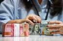 Ilustrasi penukaran uang dolar ke rupiah. (Sumber Foto: Istimewa)