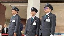 Tiga WNI yang resmi mencatat sejarah baru di sektor transportasi Jepang. (Sumber Foto: Kemenlu)
